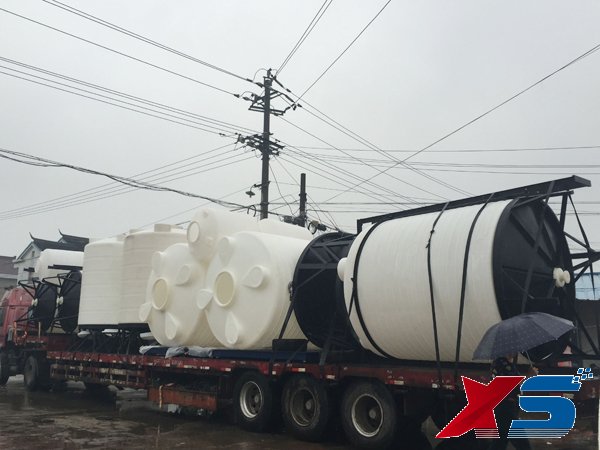 10噸立式儲(chǔ)罐pe儲(chǔ)罐設(shè)備